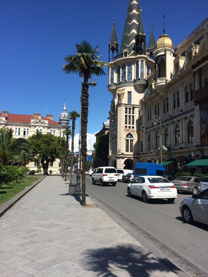 Old Batumi Apartments Bagian luar foto